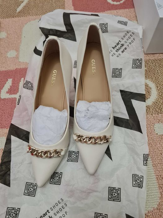 Sapato salto alto Guess