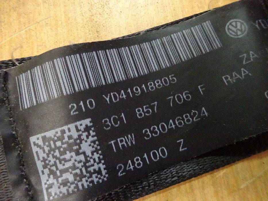 Pas bezpieczeństwa prawy przód przedni VW Passat B6