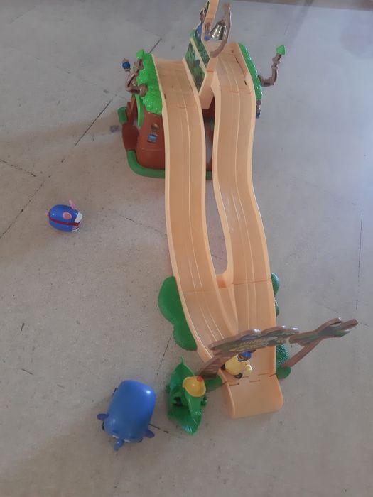 Jogo pista da serie televisiva Selva sobre rodas"