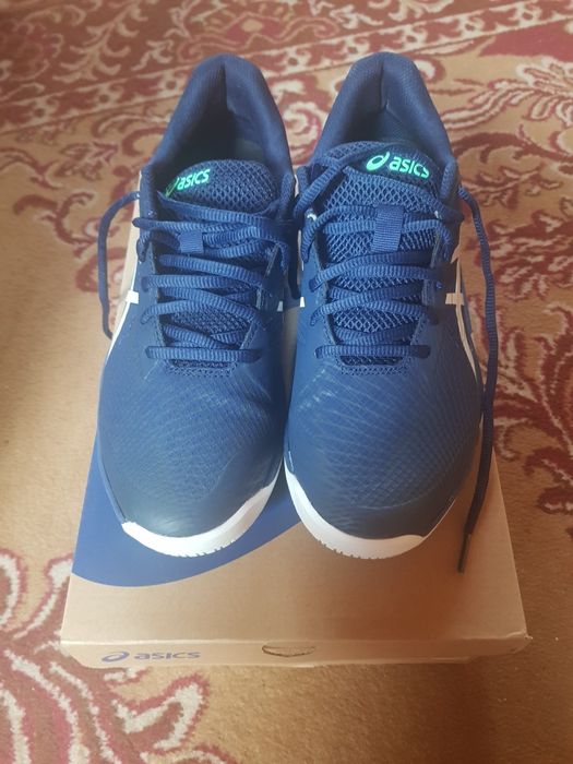 Buty do tenisa marki Asics