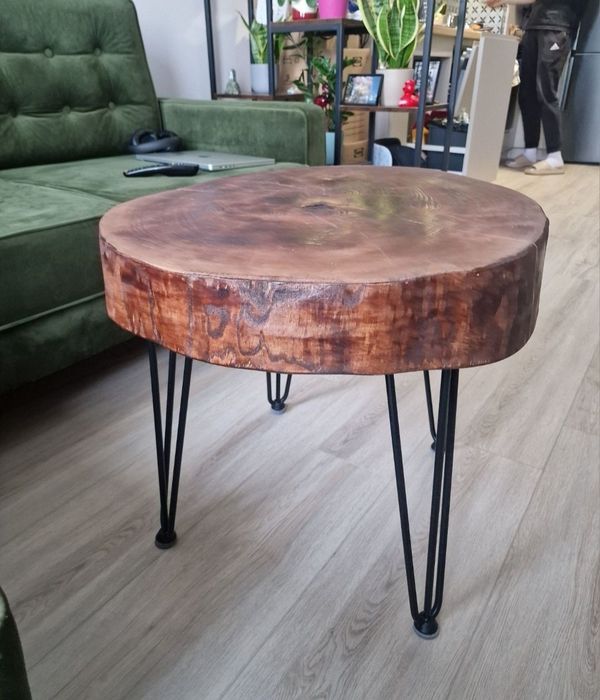 Piękny solidny stolik drewniany