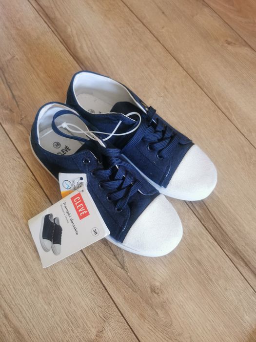 Nowe trampki  38