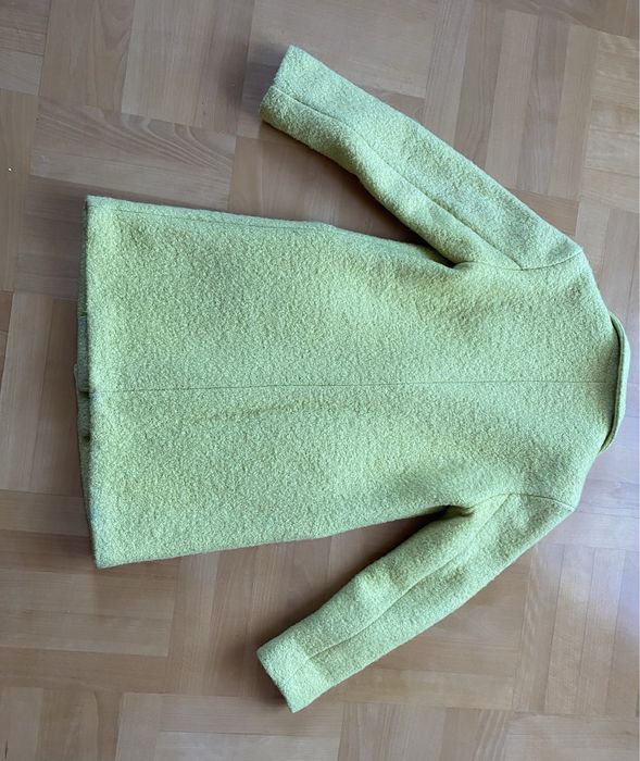 Cytrynowy płaszcz damski na zimę