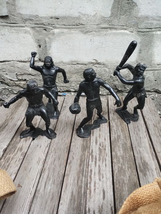 Солдатики неандертальці радянські