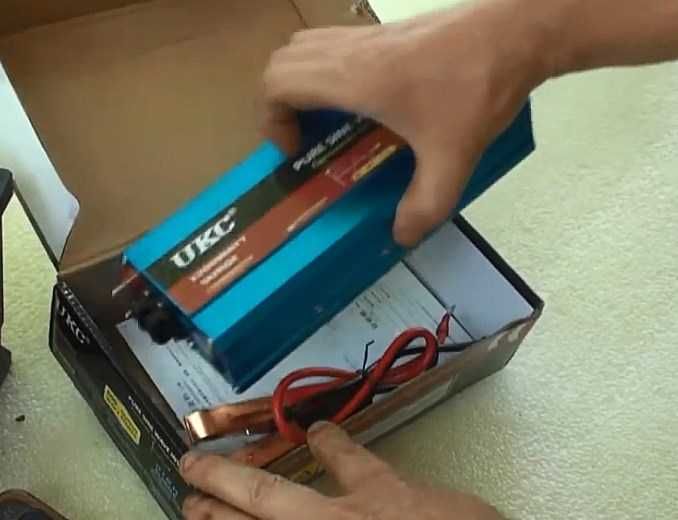 Інвертор з чистою синусоїдою UKC на 600W з 12Вт
