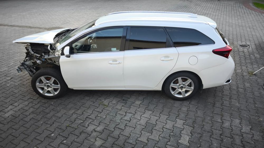 Toyota Auris Hybrda Salon Polska, zarejestrowana, 2xkluczyk, uszkodzona