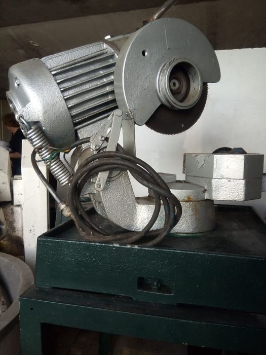 Máquina de cortar ferro