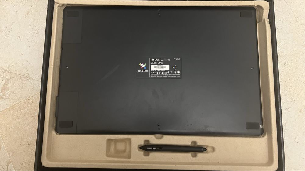 Графічний планшет Wacom Intuos 5 touch L  PTH-850