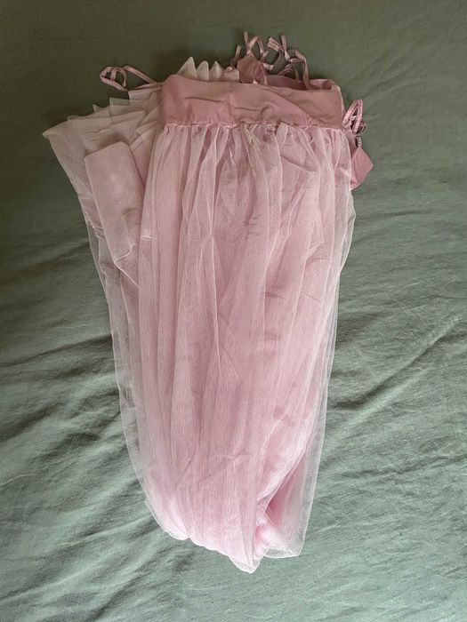Cortinados de tule rosa, perfeitos para quarto de criança. A estrear!