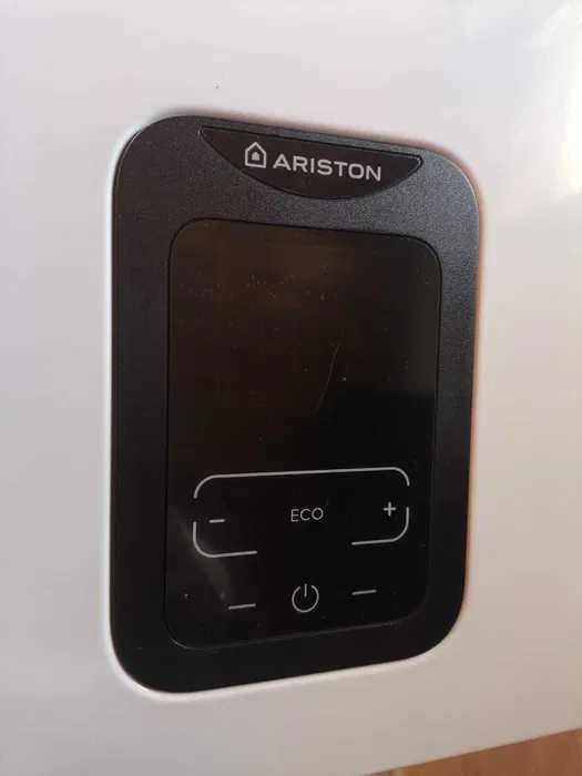 Esquentador Ariston NEXT EVO X 11 + Tubo Estanque – Como novo - Pouco uso - Mudei para cilindro