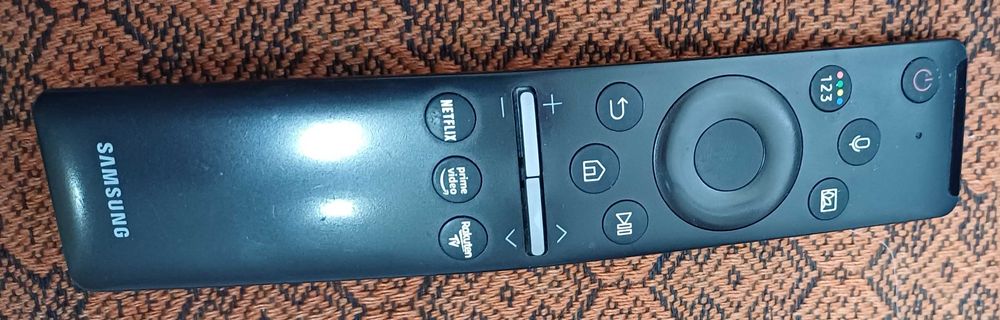 Телевизор 50 дюймов Samsung GU50TU8079 Crystal 4K Tizen 8 серия DVB-T2