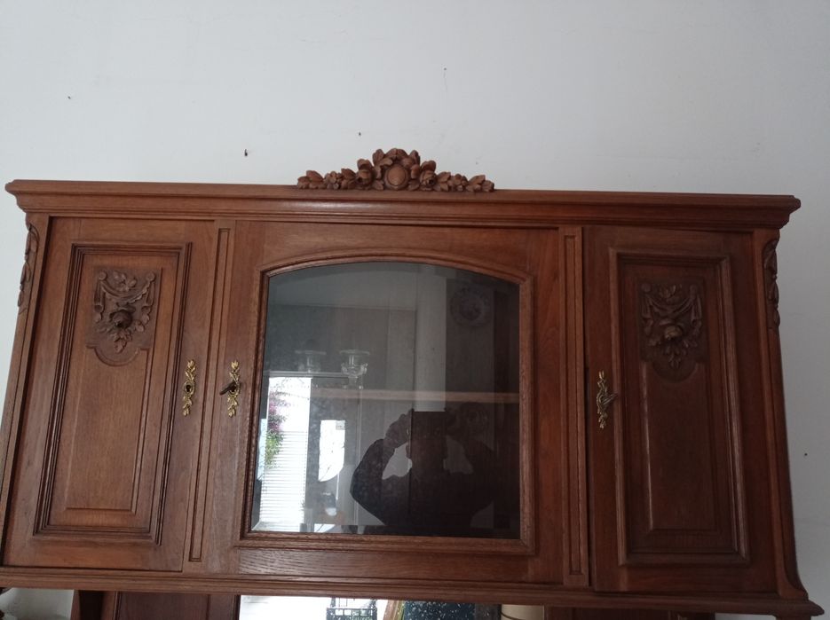 Armário louceiro em carvalho francês. Antigo