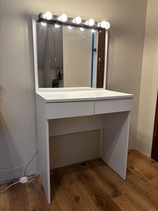 Toaletka kosmetyczna Ikea Brimnes z oświetleniem