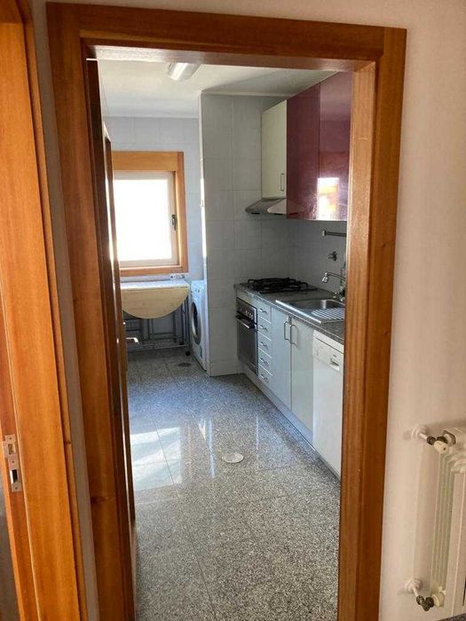Apartamento T3 usado com garagem, Glicínias, Aveiro