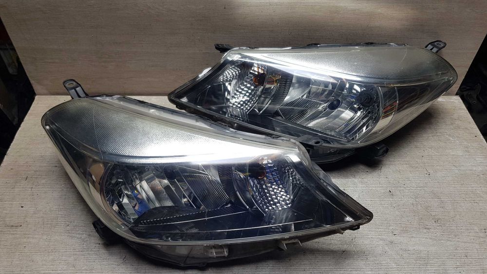 Фара Toyota Yaris 3 2010-2014p. оригінал Європа