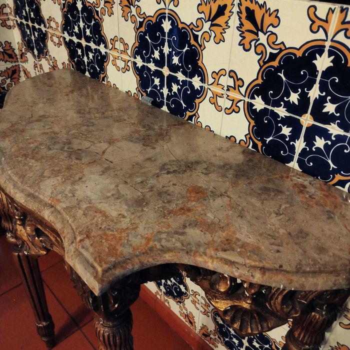 Aparador com espelho e pedra mármore