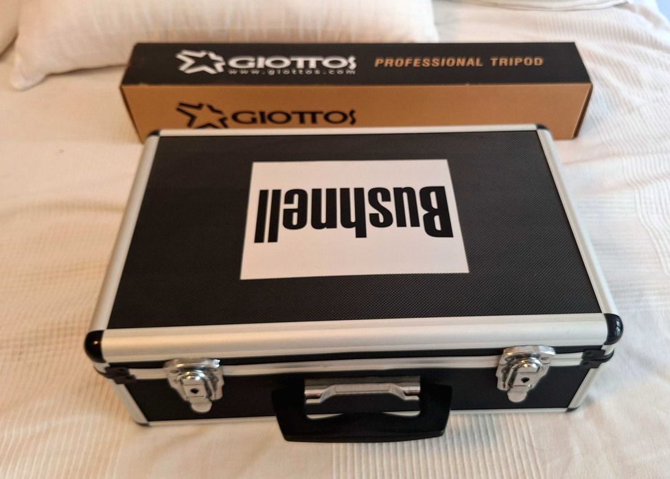 Telescópio de Localização Bushnell 20-60 x 65mm novo com Tripé Giottos