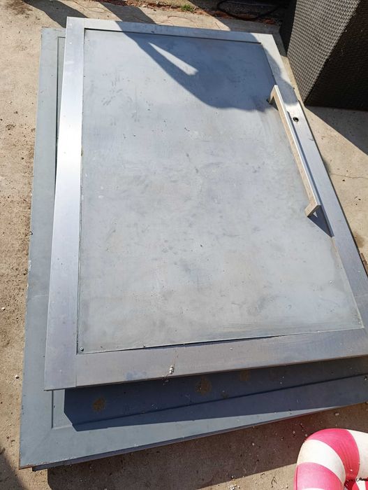 Portões de ferro com aro em inox