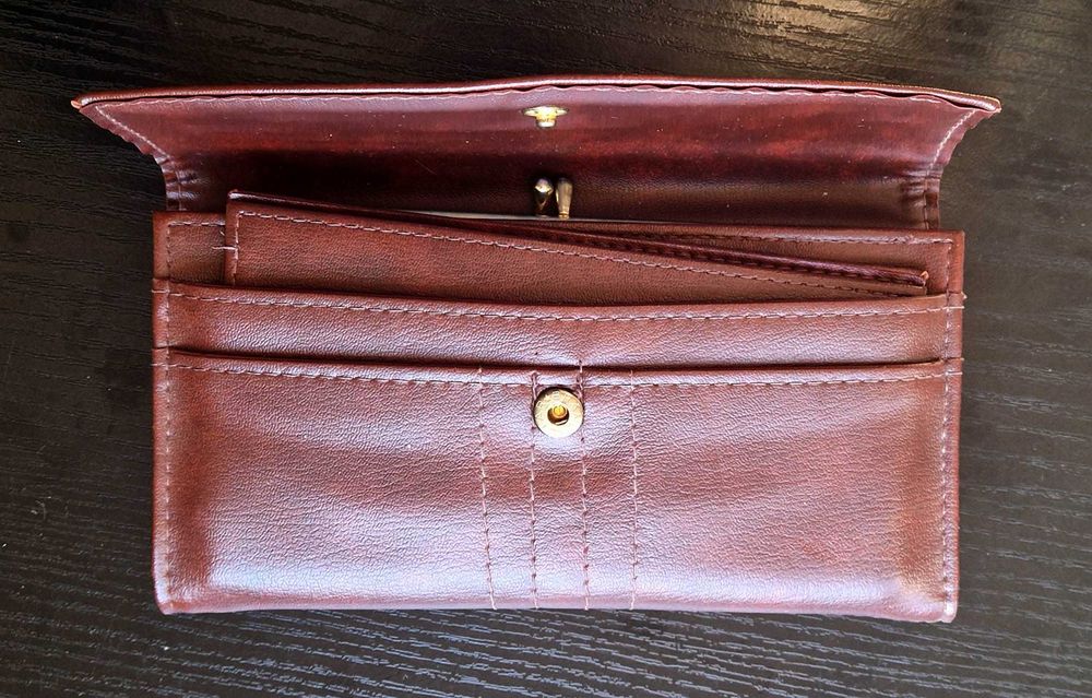 Elegancki portfel ze skóry ekologicznej