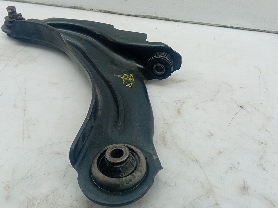 Braço de suspensão frente esquerdo RENAULT Clio IV (BH_)