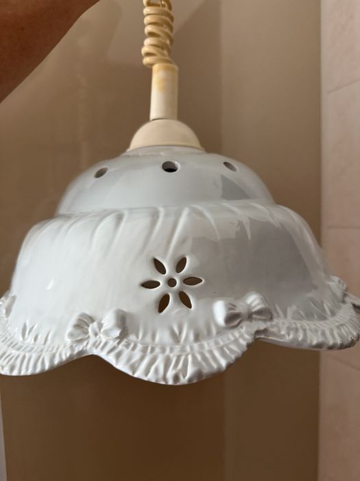 Candeeiro de tecto em louça