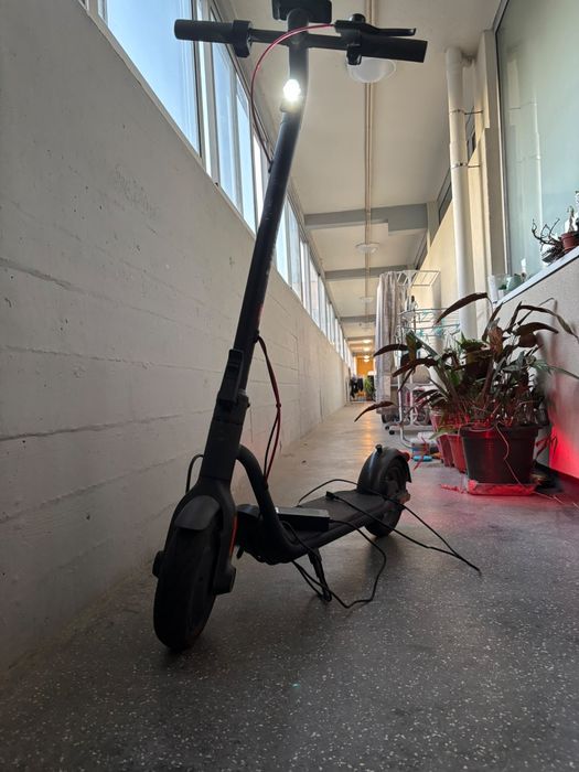 Trotinete elétrica NAVEE V25