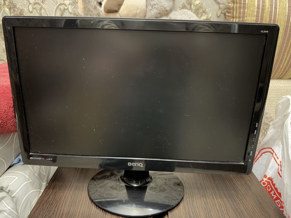 Офісні монітори( також єсть системники і принтер)