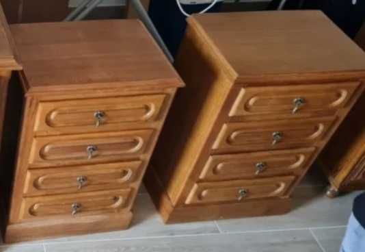 2 mesas de cabeceira