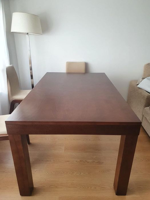 Mesa de jantar extensível em madeira