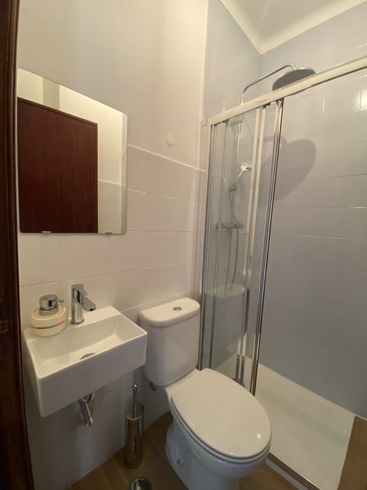 Aluguer de quarto casal em Rio de Mouro