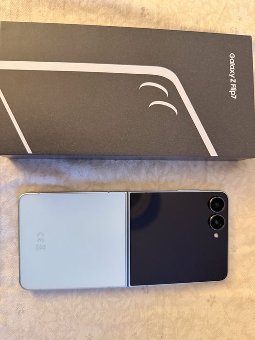 Samsung galaxy Z Flip 7  mint