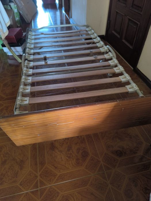 Estrado de solteiro articulado