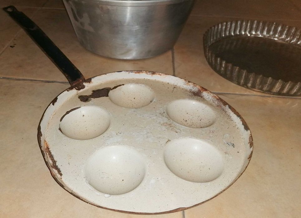 Formas para bolos, alumínio e esmalte,  4 un por 8€