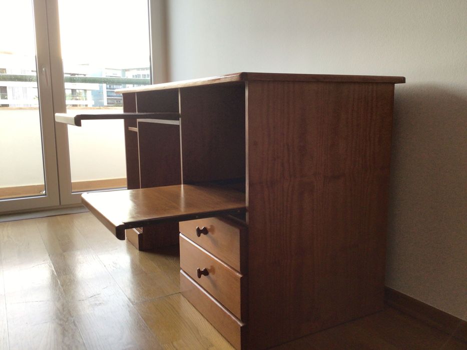 Secretária em madeira