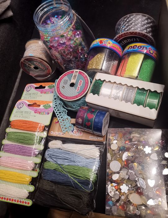 Zestaw kreatywny do zdobienia - koraliki, rafia plus figurki