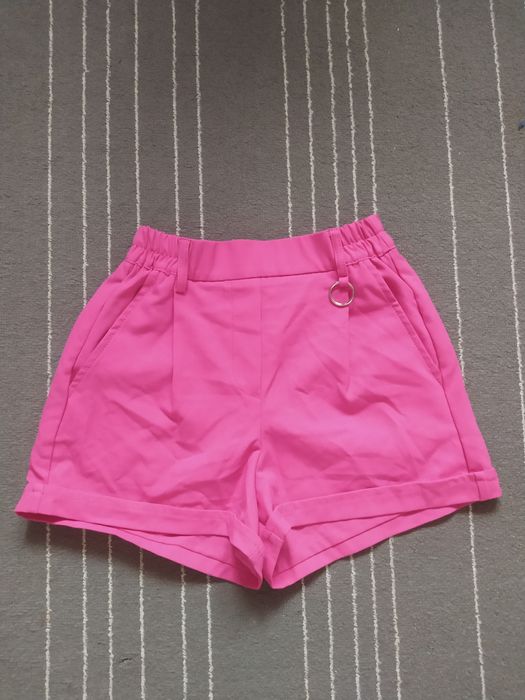 Krótkie spodenki szorty z kieszeniami Bershka kolor fuksja