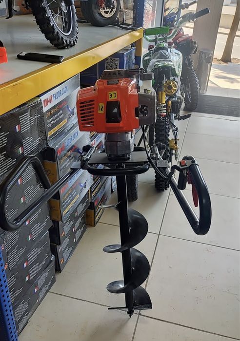 Perfurador de solo a gasolina com 3 brocas