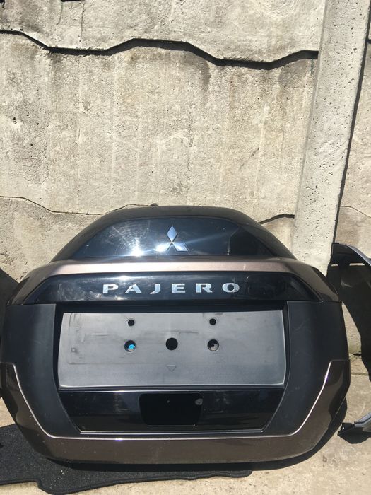 Пластик Рестал на ляду Мітсубісі Паджеро Mitsubishi Pajero Wagon