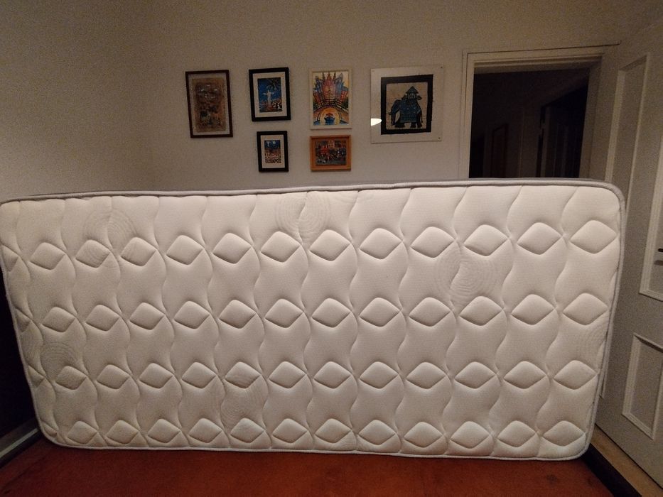 Duas camas de solteiro