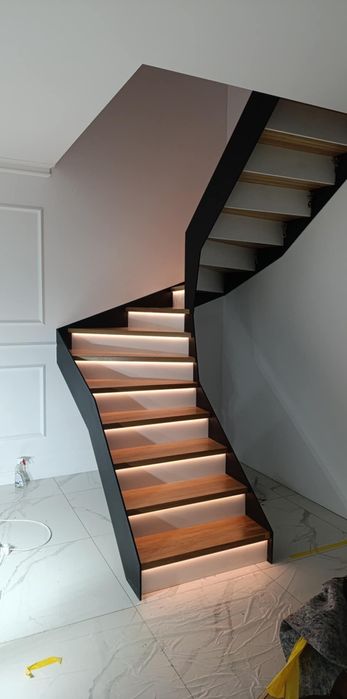 Schody wewnętrzne,na konstrukcji,na beton,stopnie,trepy