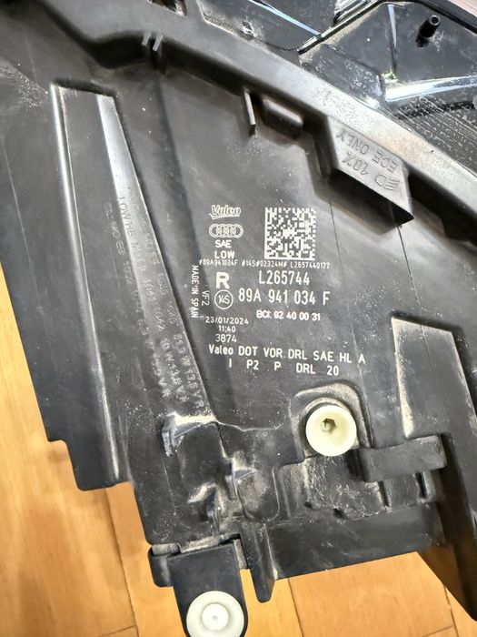 Права фара AUDI Q4 e-tron 2024