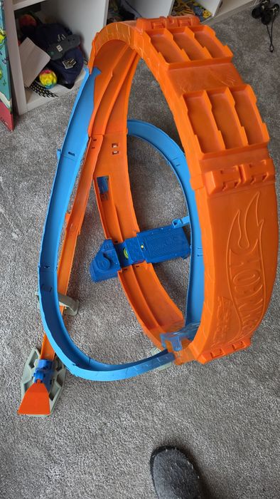 Hot wheels kaskaderska giga Pętla