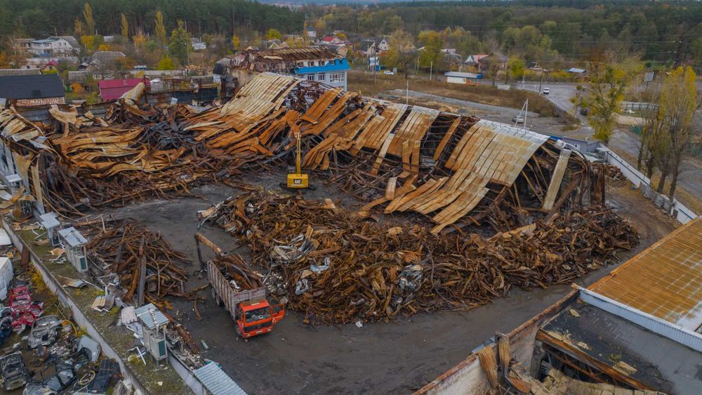 Демонтаж будинків, труб, фундаменту, ангару.Знесення і земельні роботи
