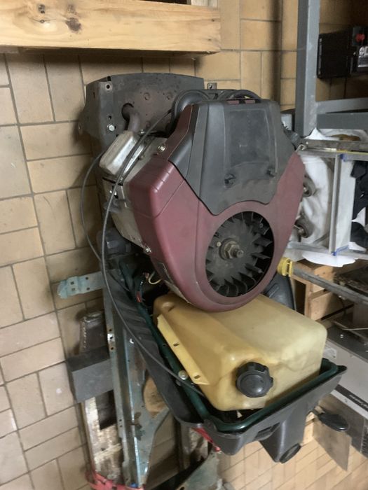 Traktorek kosiarka mtd yard man części silnik vtwin intek