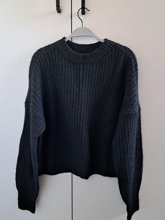 Czarny sweter over-size