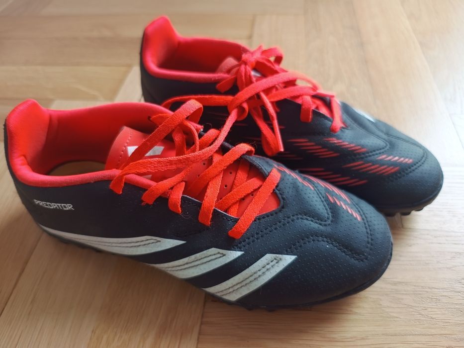 Adidas turfy żwirówki Predator Club 37.5