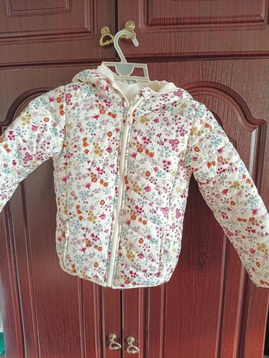 70*Kurtka z kapturem dla dziewczynki rozmiar 116 firmy Little Kids
