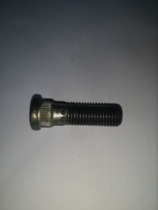 Mitsubishi lancer шпилька (болт) ступицы