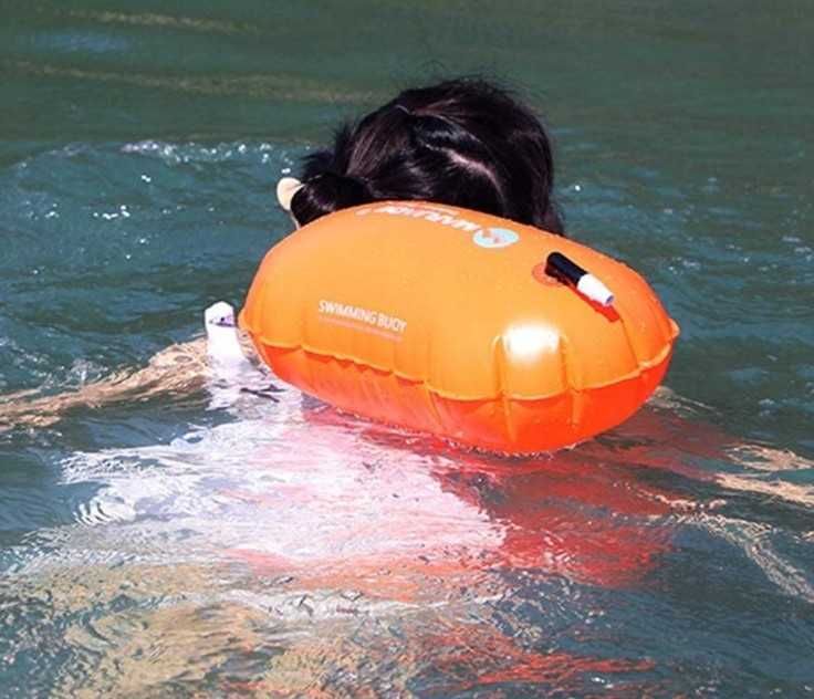 Bojka asekuracyjna do pływania dmuchana 40cm pomarańcz jaskrawy kolor