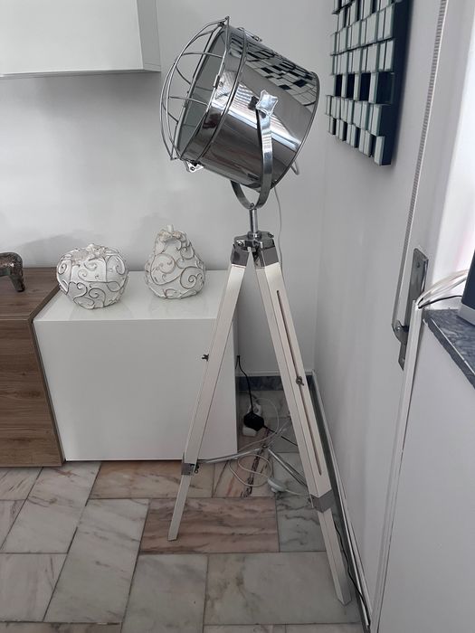 Candeeiro de pé tripé projetor